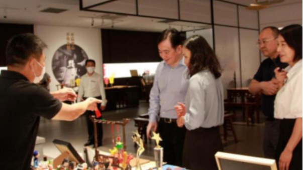 喜报丨祝贺大学生av
暑期社会实践团队获双“十佳团队”...